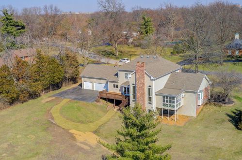 915 Delvin Dr, Saint Louis MO 63141-8830 exterior