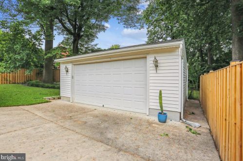 218 Forest Ave, Rockville MD 20850-1820 exterior