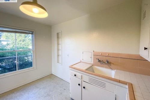 1207 University Ave, Berkeley CA 94702-1708 exterior