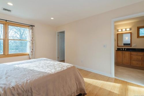 5 Sunset Dr, Armonk NY 10504-2040 exterior