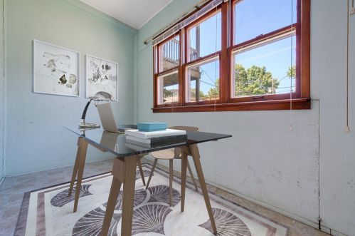 2008 Addison St, Chicago IL 60618-6102 exterior