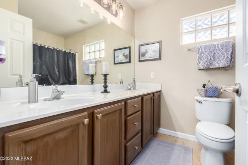 11082 Desert Flower Dr, Tucson AZ 85737-7054 exterior