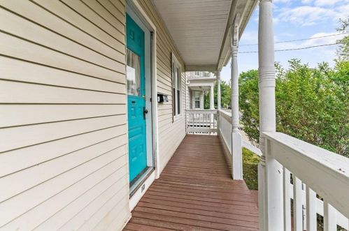 113 Oakland Ave, Providence RI 02908-3632 exterior