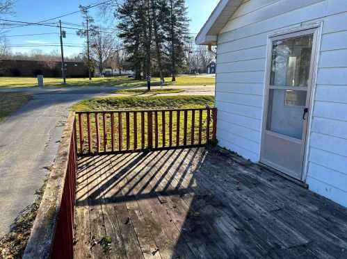 7313 Red Arrow Hwy, Watervliet MI 49098-8553 exterior