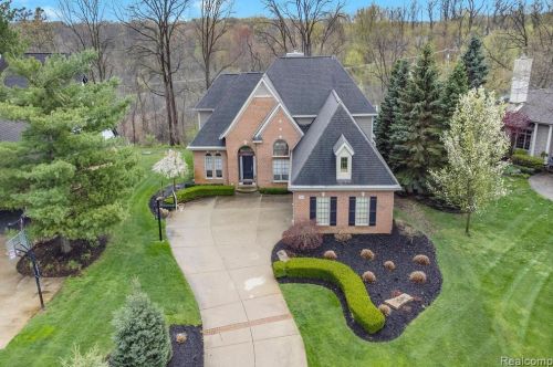 763 Elderberry Ct, Walled Lake, MI 48390-1281