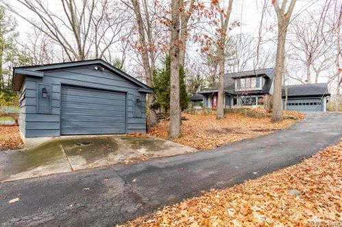 3280 Cairncross Dr, Rochester, MI 48363-2706