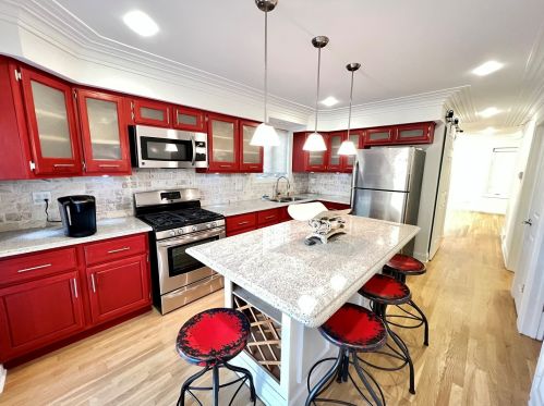 7823 Kilbourn Ave, Chicago IL 60646-5019 exterior