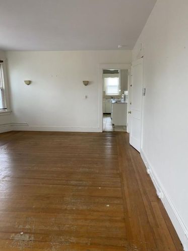 56 Middleton Ave, Middletown RI 02840-3657 exterior