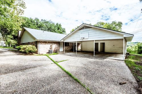 2525 Robinson Way, Huntsville TX exterior