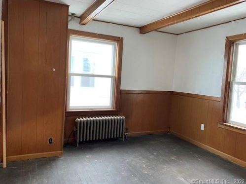 28 New King St, Enfield CT 06082-3527 exterior