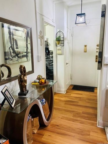 1690 Metropolitan Ave, Bronx, NY 10462-6901