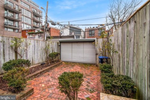 1406 Swann St, Washington DC  20009-3904 exterior