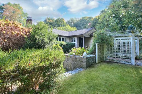 110 Long Lots Rd, Westport, CT 06880-3947