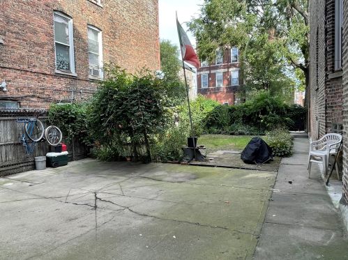 2420 Sawyer Ave, Chicago IL 60647-2541 exterior