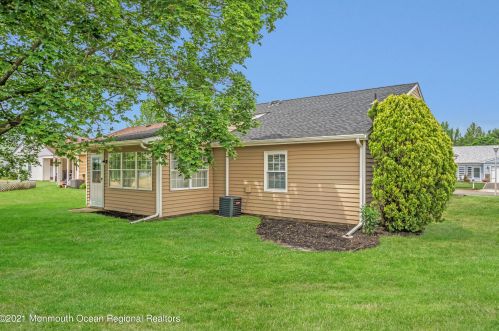 8 Leighton Ln, Lakehurst NJ  08759-6711 exterior