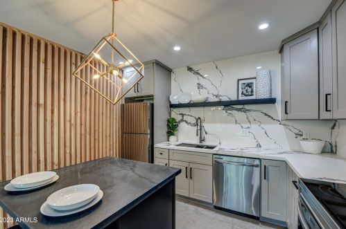 4043 44th Pl, Phoenix AZ  85018-5401 exterior