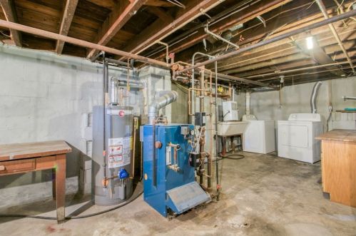 166 Nelson St, West Springfield MA  01089-3043 exterior