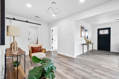 2521 Amelia St, Dallas TX  75235-8222 exterior