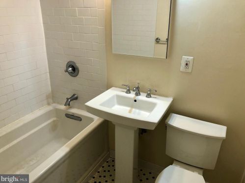 1615 Q St, Washington DC 20009-6331 exterior