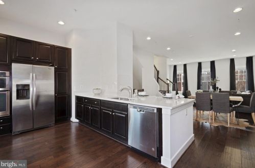 724 Diamond Ave, Alexandria VA 22301-1748 exterior