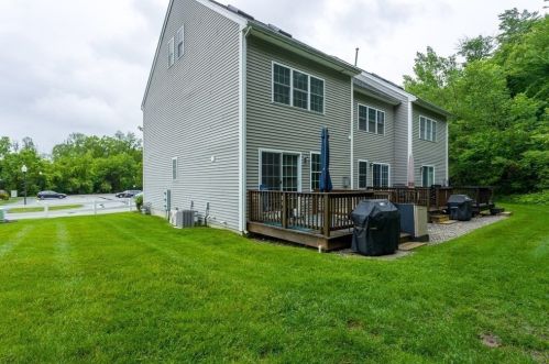 26 Whispering Pine Cir, Worcester MA 01606-1190 exterior