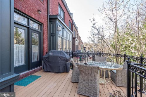 12561 Ansin Cir Dr, Rockville MD 20854-6912 exterior