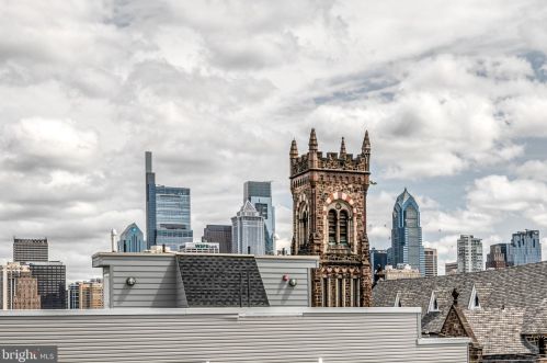 2101 Carpenter St, Philadelphia PA 19146-2515 exterior