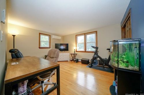 35 Plainfield St, Enfield CT 06082-5814 exterior