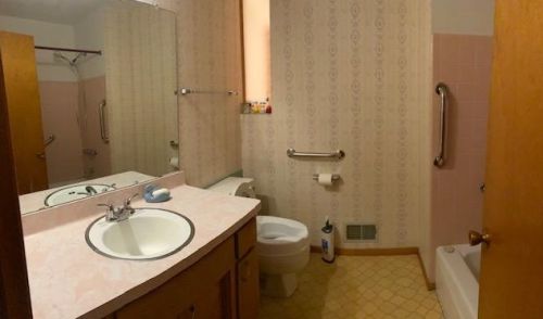 8424 Cheyenne St, Milwaukee WI 53224-4805 exterior