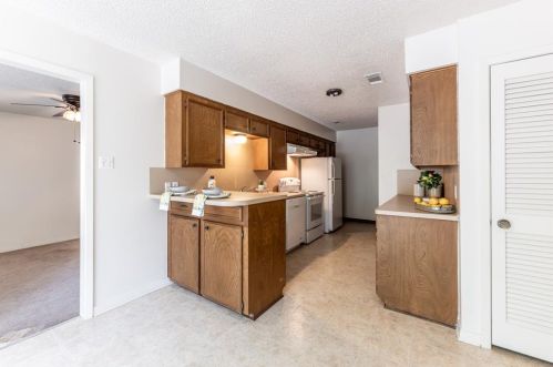 2525 Robinson Way, Huntsville TX exterior