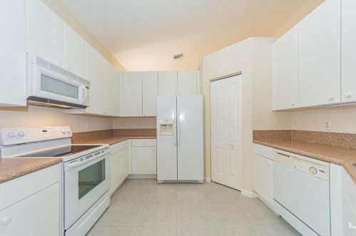 5629 Spanish Riv Rd, Fort Pierce FL 34951-2896 exterior