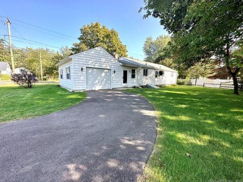 76 Raffia Rd, Enfield CT 06082-5159 exterior