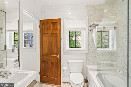 2446 Kalorama Rd, Washington DC 20008-1625 exterior