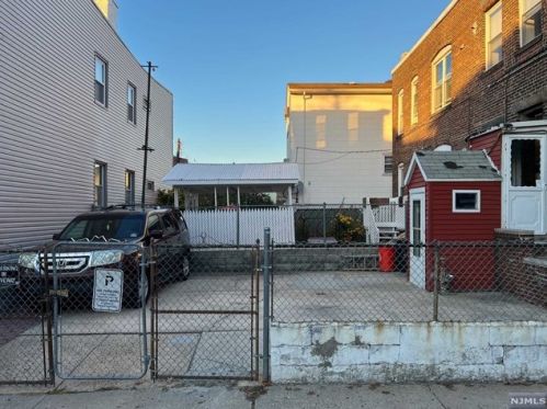 2401 New York Ave, Union City NJ 07087-4515 exterior