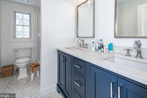 6 Alta Vista Dr, Princeton NJ 08540-7429 exterior