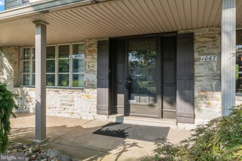 1067 Barnswallow Ln, Huntingdon Valley, PA 19006-2003