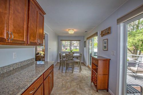 147 Cottage Rd, Enfield CT 06082-2209 exterior