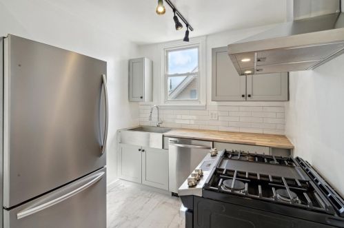 1614 Aurelius St, Pittsburgh PA 15218-2320 exterior