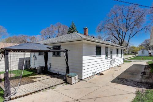 1033 88, Milwaukee WI 53214-2928 exterior