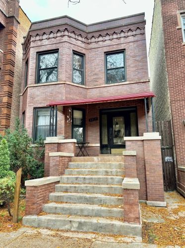 4710 Artesian Ave, Chicago IL 60659-5035 exterior