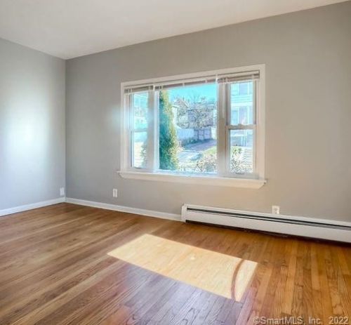 271 Gln St, New Britain CT 06051-2572 exterior