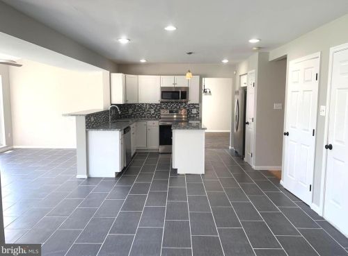 708 Dora Moors Ln, New Castle DE  19720-8764 exterior