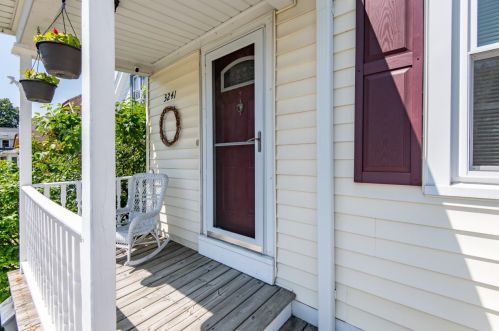 3241 14th St, Milwaukee, WI 53206-2770