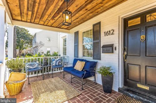 1612 Oakcrest Dr, Alexandria VA 22302-2337 exterior