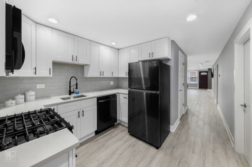 1307 Kedzie Ave, Chicago IL 60652-2602 exterior