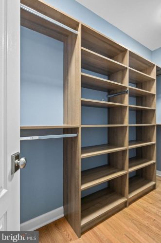 1822 Fonthill Ct, Mc Lean VA 22102-4792 exterior