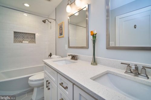 4058 Taney Ave, Alexandria VA 22304-2438 exterior