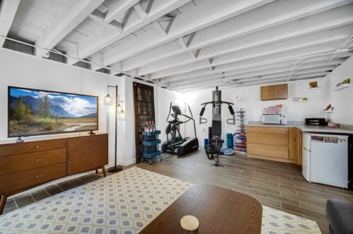 6343 Legett Ave, Chicago IL 60646-4231 exterior