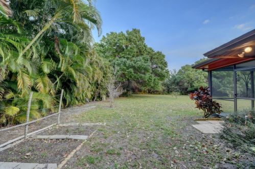 5406 Palmetto Dr, Fort Pierce FL 34982-7481 exterior