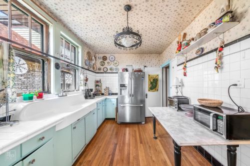 2605 Morse Ave, Chicago, IL 60645-4516